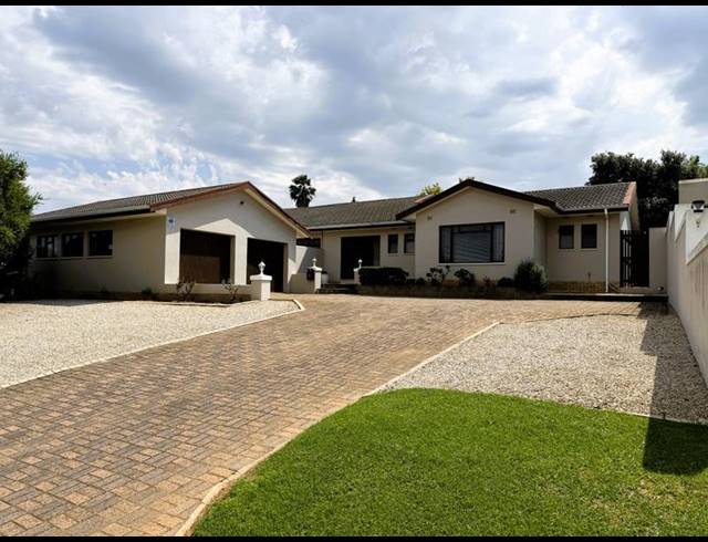 4 BEDROOM HOUSE FOR SALE IN PANORAMA